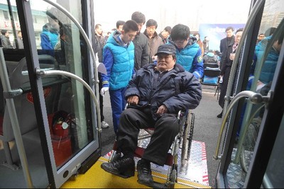 荊州市15日起實施新規 老年人公交乘車每月限70次，殘疾人優待不變