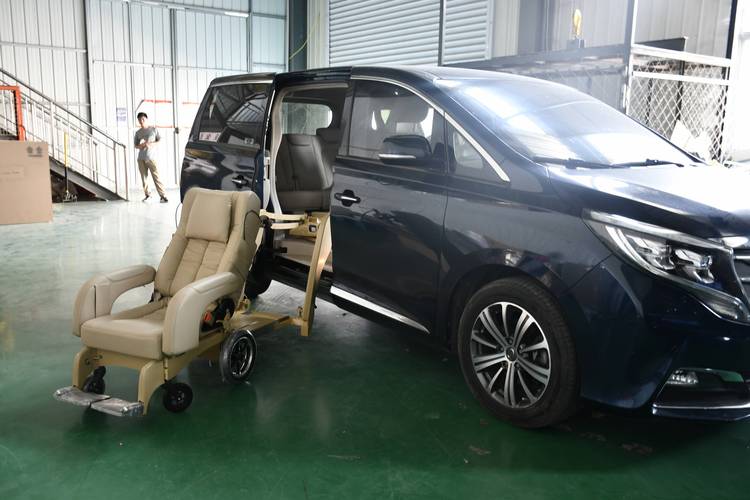 福祉車與無障礙出行 福祉輪椅、升降旋轉(zhuǎn)座椅改裝及殘疾人座車全解析